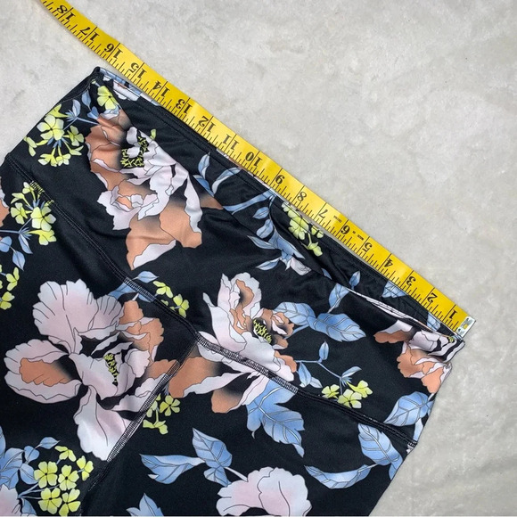 Mono B NWOT Floral Print Athletic Cropped Leggings size 1X - Picture 7 of 9